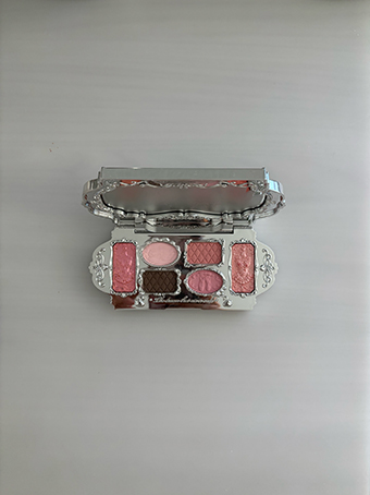 An open eyeshadow palette.